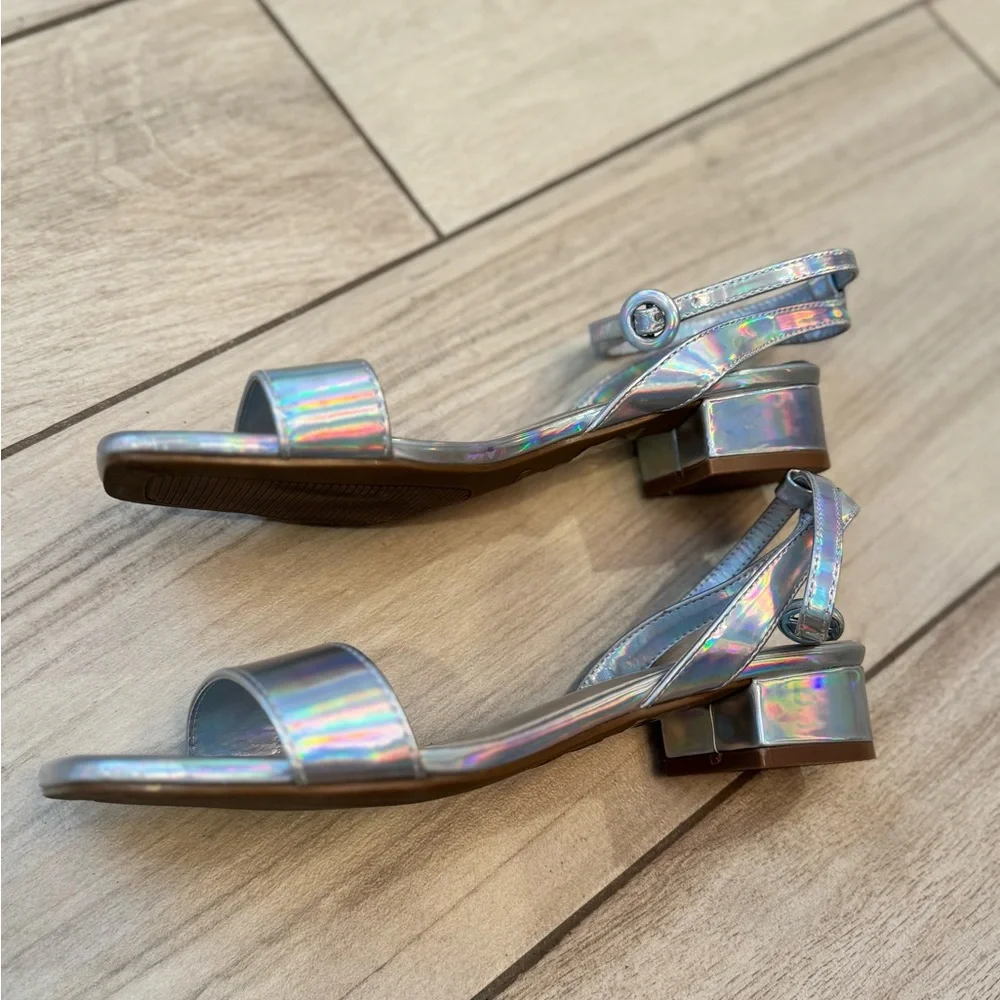 Shoe LAND Holographic Ankle-Strap Sandals - Iridescent Silver